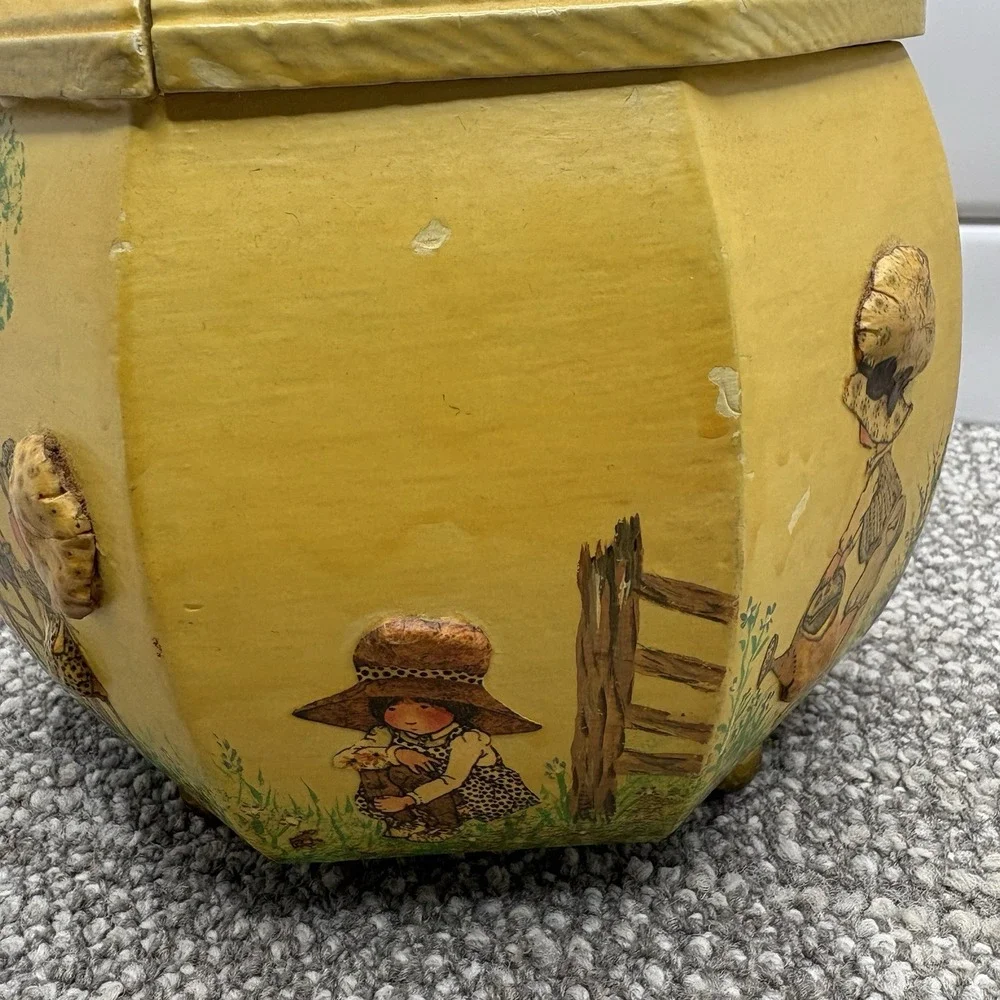 VTG Octagon Decopauge‎ Box 3D Details Little Gifts In Bonnets Lined